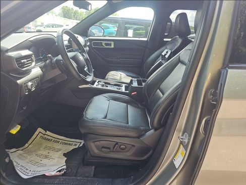 Used 2020 Ford Explorer XLT w/ Equipment Group 202A AWD/4WD image 5