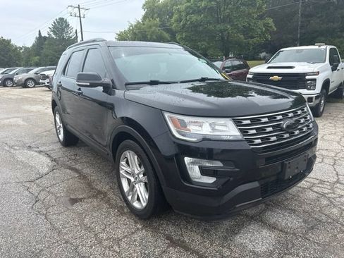 Used 2017 Ford Explorer XLT w/ Equipment Group 202A AWD/4WD image 1