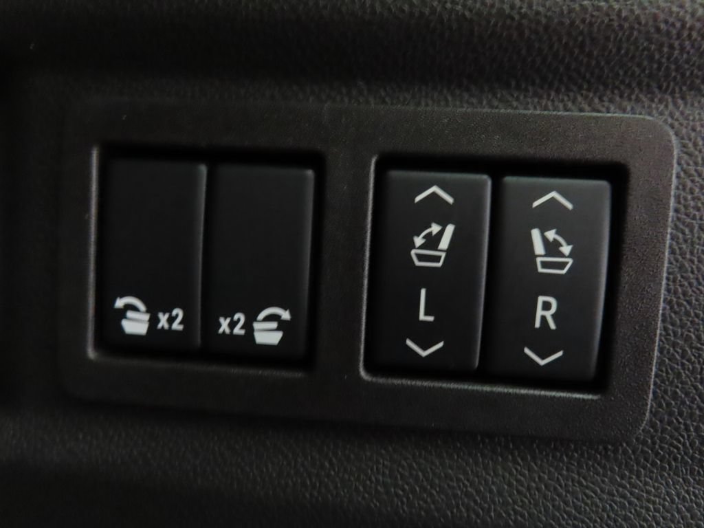 Used 2026 GMC Yukon Elevation AWD/4WD image 40