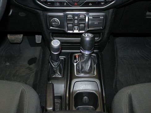 Used 2022 Jeep Wrangler Unlimited Sport image 23