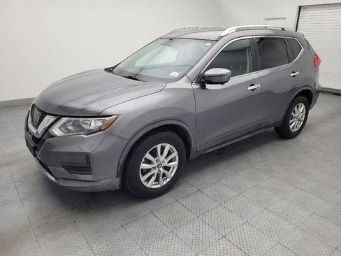 Used 2017 Nissan Rogue SV w/ SV Premium Package FWD image 2