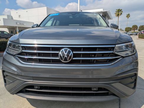 Certified 2023 Volkswagen Tiguan SE image 9