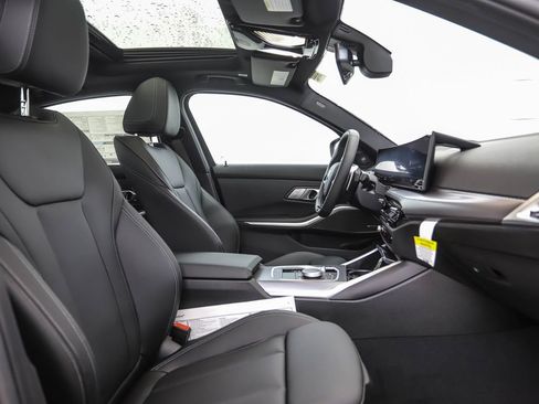 Used 2025 BMW 330i xDrive Sedan w/ Premium Package image 31