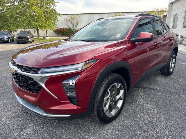 Used 2025 Chevrolet Trax LT w/ LT Convenience Package FWD image 7