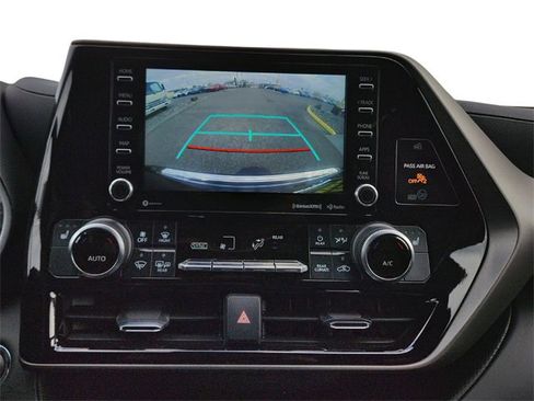 Used 2022 Toyota Highlander XLE image 36