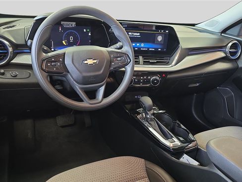 Used 2025 Chevrolet Trax LT image 16