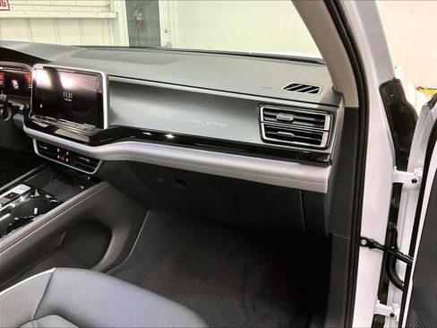 New 2026 Volkswagen Atlas Peak Edition image 28