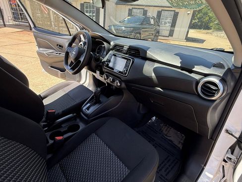 Used 2024 Nissan Versa S FWD image 43