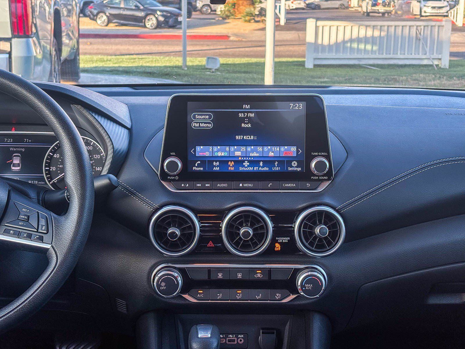 Used 2025 Nissan Sentra SV FWD image 16