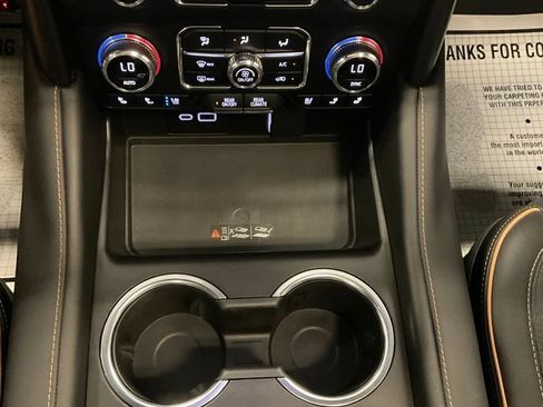 Used 2024 GMC Yukon XL AT4 w/ AT4 Premium Package AWD/4WD image 28