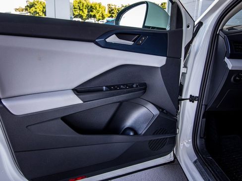 Certified 2022 Volkswagen Taos SE image 22