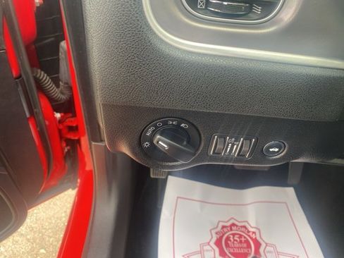 Used 2022 Dodge Charger SXT w/ Leather Interior Group image 19