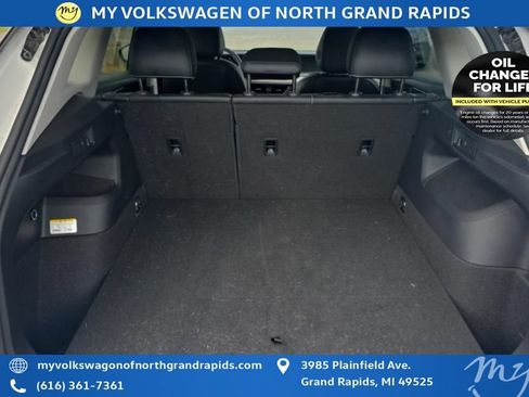 Used 2025 Volkswagen Tiguan SE AWD/4WD image 13