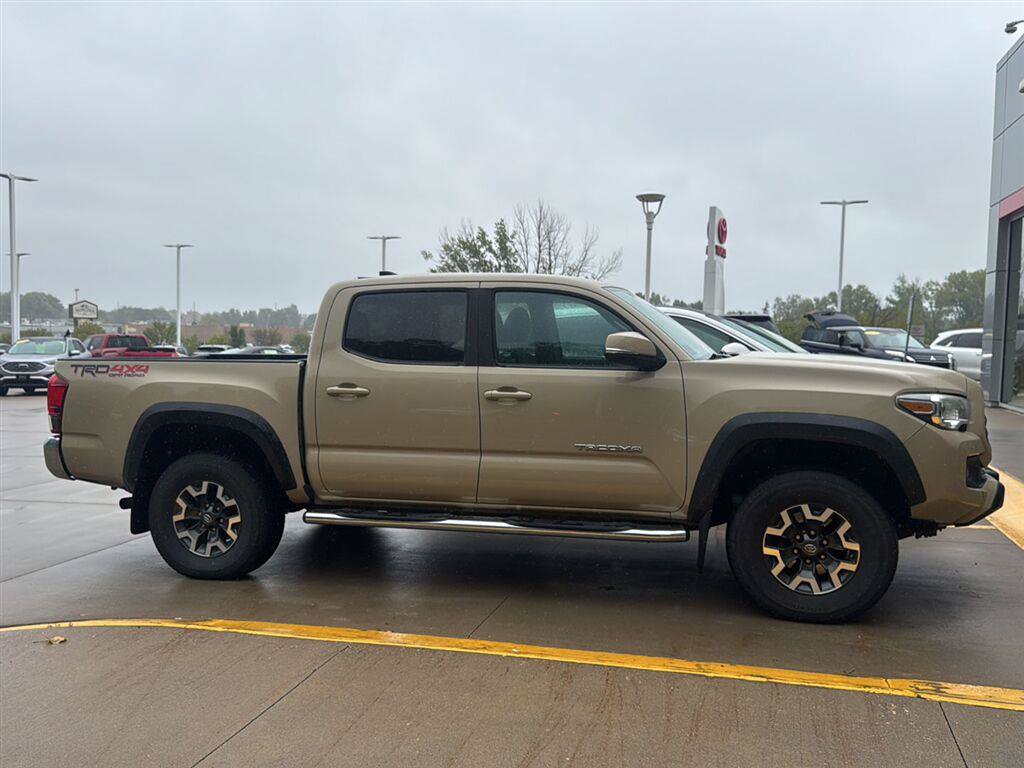 Used 2019 Toyota Tacoma TRD Off-Road AWD/4WD image 4