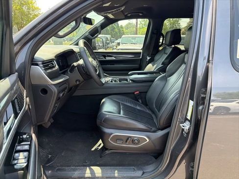 Used 2022 Jeep Wagoneer Series III AWD/4WD image 19
