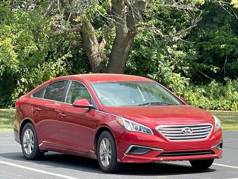 Used 2016 Hyundai Sonata SE FWD image 2