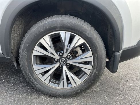 Used 2021 Nissan Rogue SV image 11