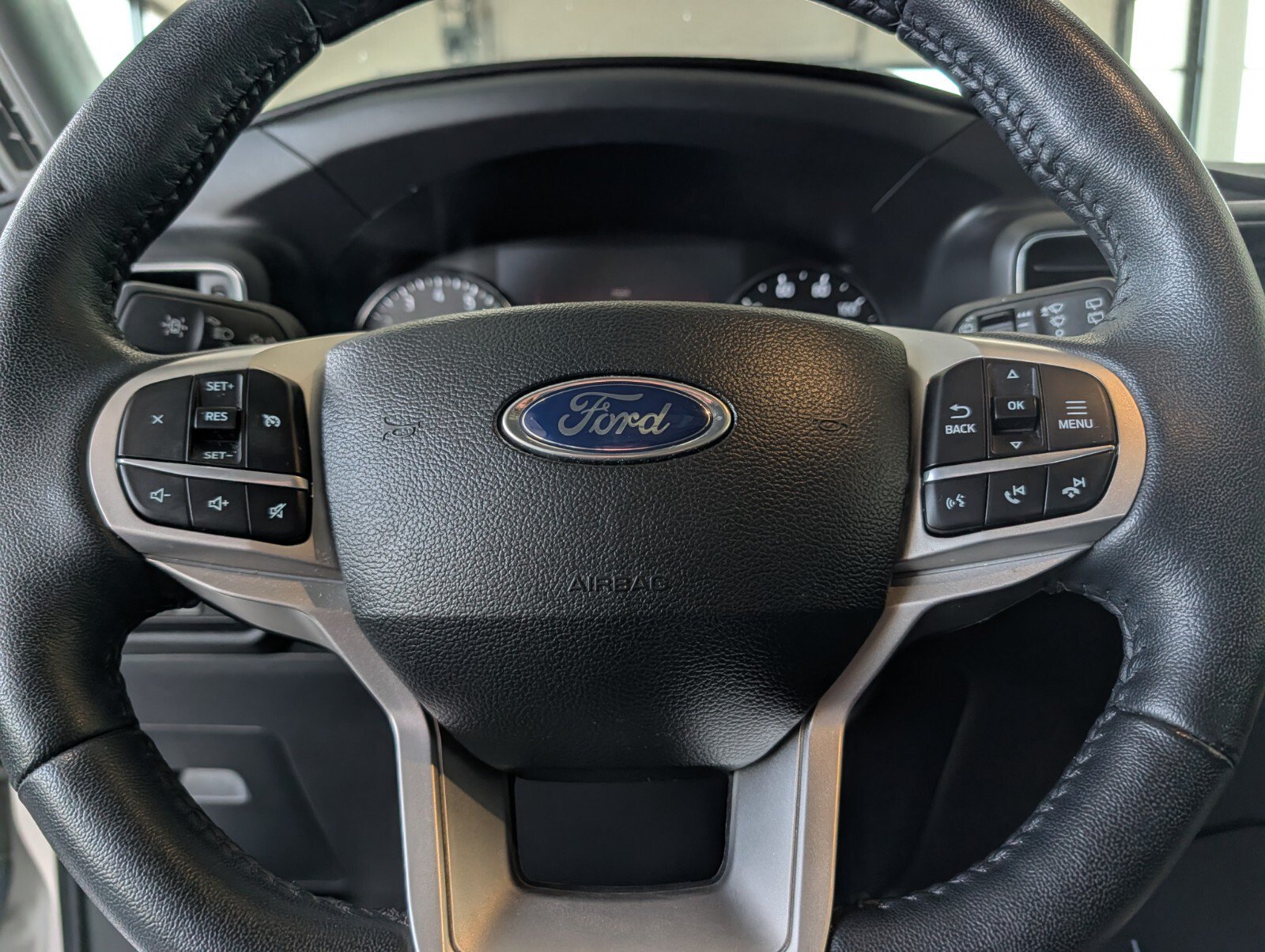 Used 2022 Ford Explorer XLT w/ Equipment Group 202A AWD/4WD image 19