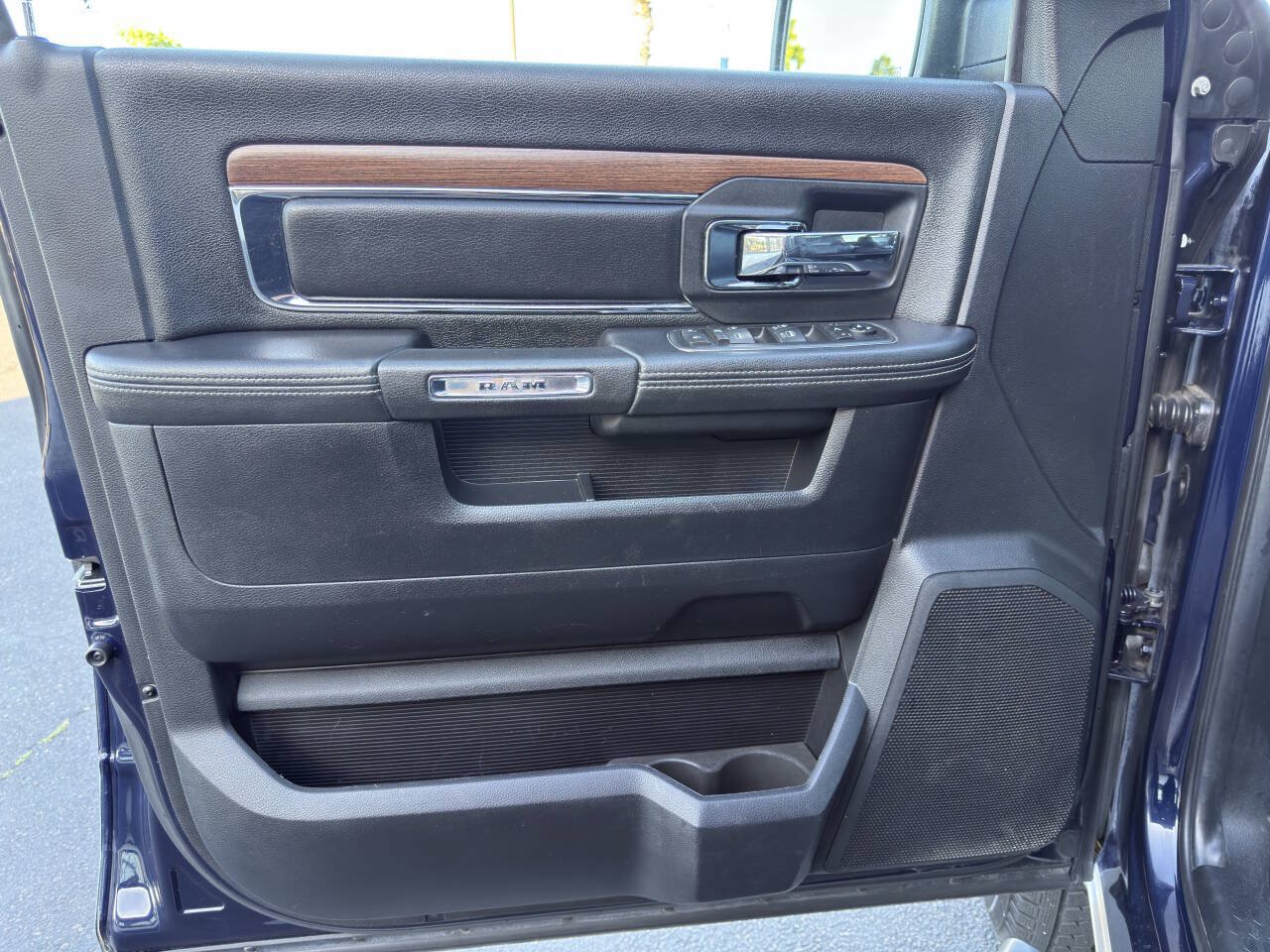 Used 2015 RAM 2500 Laramie AWD/4WD image 10