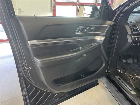 Used 2018 Ford Explorer Sport w/ Equipment Group 401A AWD/4WD image 10