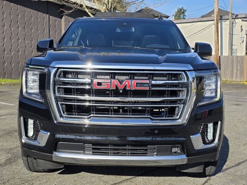 Used 2023 GMC Yukon XL SLT w/ SLT Luxury Package AWD/4WD image 2