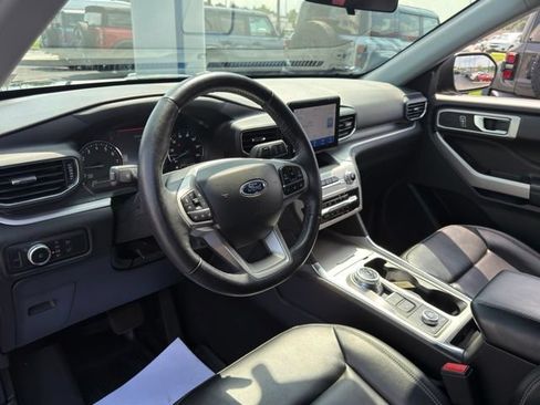 Used 2022 Ford Explorer XLT w/ Equipment Group 202A AWD/4WD image 17