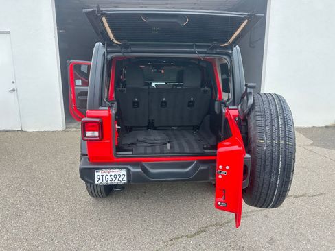 Used 2025 Jeep Wrangler Sport S image 31