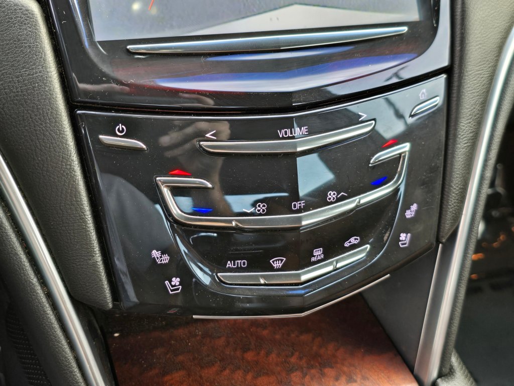 Used 2015 Cadillac XTS Luxury FWD image 10
