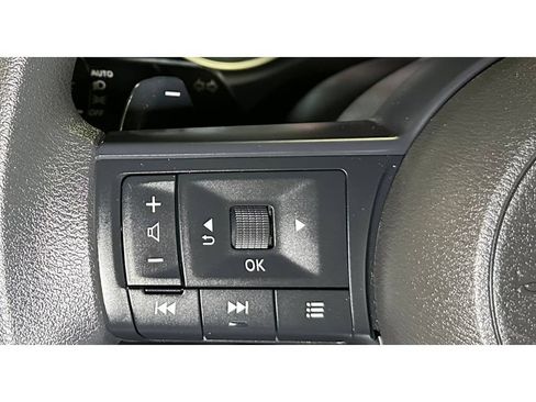 Used 2024 Nissan Rogue SV FWD image 25