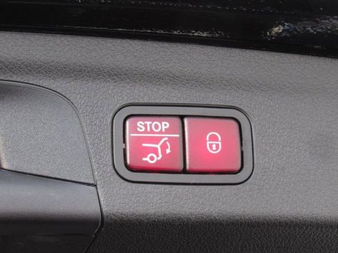 Used 2020 Mercedes-Benz GLE 450 4MATIC w/ Premium Package image 23