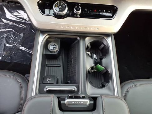 New 2025 Ford Expedition Active image 10