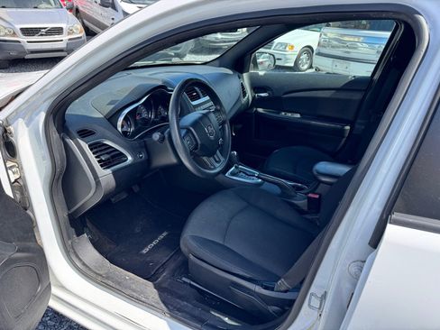 Used 2013 Dodge Avenger SE FWD image 8
