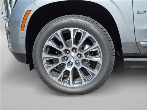 New 2026 GMC Yukon Denali w/ Denali Reserve Package AWD/4WD image 10