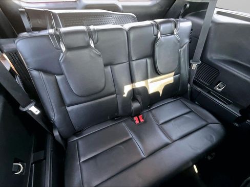 Used 2022 Ford Explorer XLT AWD/4WD image 19