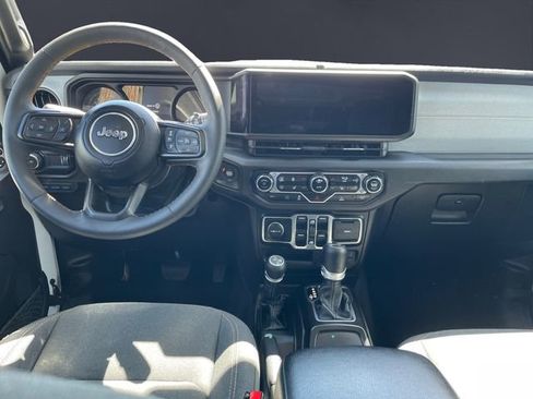 Used 2024 Jeep Wrangler Unlimited w/ Convenience Group AWD/4WD image 10