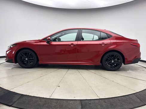 Used 2025 Toyota Camry SE w/ Convenience Package image 2