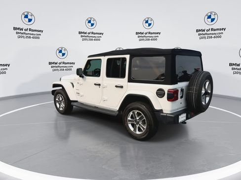 Used 2018 Jeep Wrangler Unlimited Sahara AWD/4WD image 6