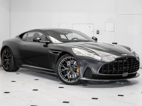 Used 2025 Aston Martin DB12 Coupe image 38