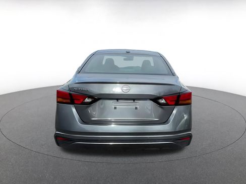 Used 2025 Nissan Altima 2.5 SV image 12