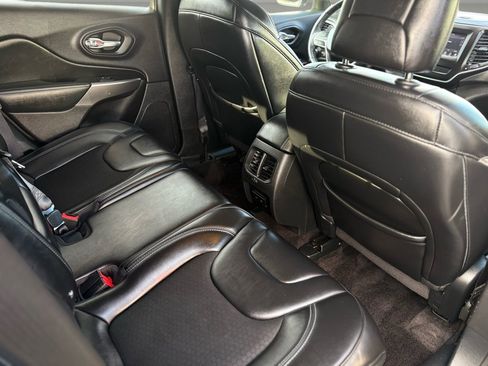 Used 2019 Jeep Cherokee Latitude Plus w/ Cold Weather Group image 37