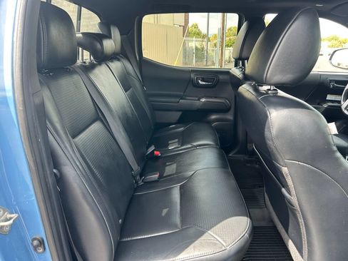 Used 2019 Toyota Tacoma TRD Off-Road AWD/4WD image 30