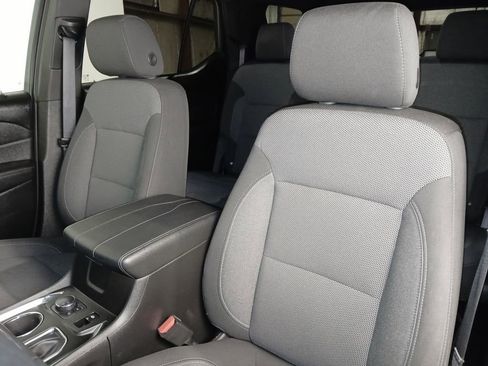 Used 2023 Chevrolet Traverse LT FWD image 11