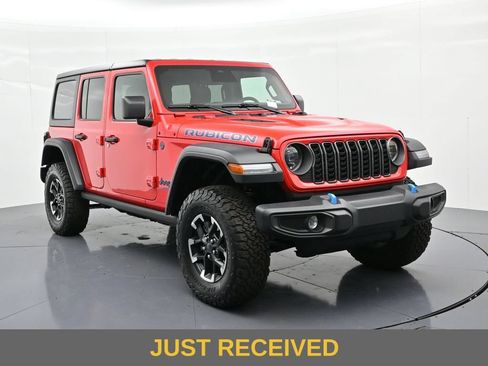 Used 2025 Jeep Wrangler Unlimited Rubicon 4xe w/ Safety Group AWD/4WD image 4