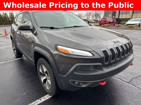 Used 2016 Jeep Cherokee Trailhawk w/ Comfort/Convenience Group image 2