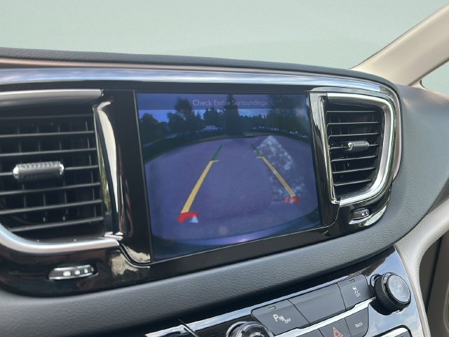 Used 2017 Chrysler Pacifica Touring-L Plus FWD image 39