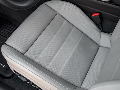 Certified 2025 Porsche Panamera 4 image 22