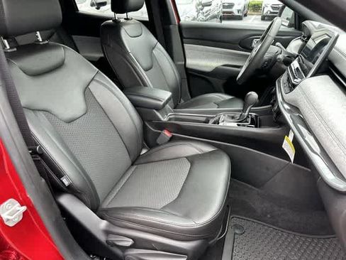 Used 2024 Jeep Compass Latitude w/ Convenience Group AWD/4WD image 19