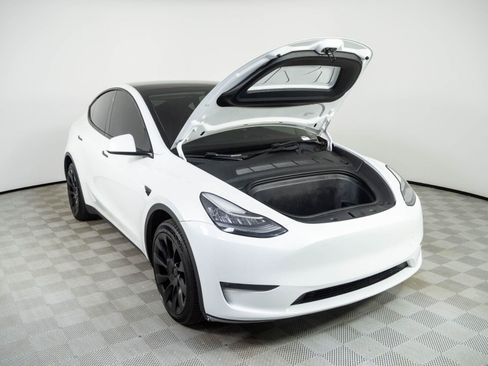 Used 2023 Tesla Model Y Long Range AWD/4WD image 31
