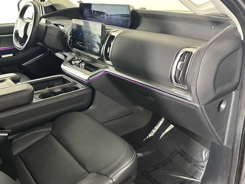 Used 2025 Ford Expedition Max Platinum w/ Driver's Package image 16