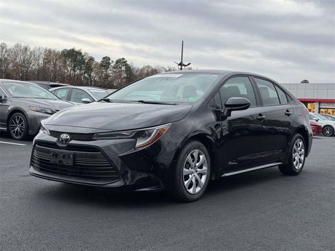 Used 2025 Toyota Corolla LE image 23